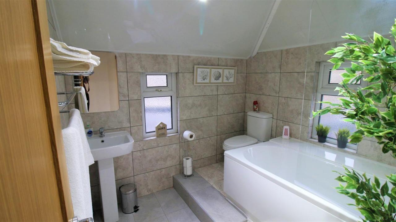 Free Local Parking - Fast Wifi - Sleeps 10 Guests By Property Promise Cardiff Exterior foto